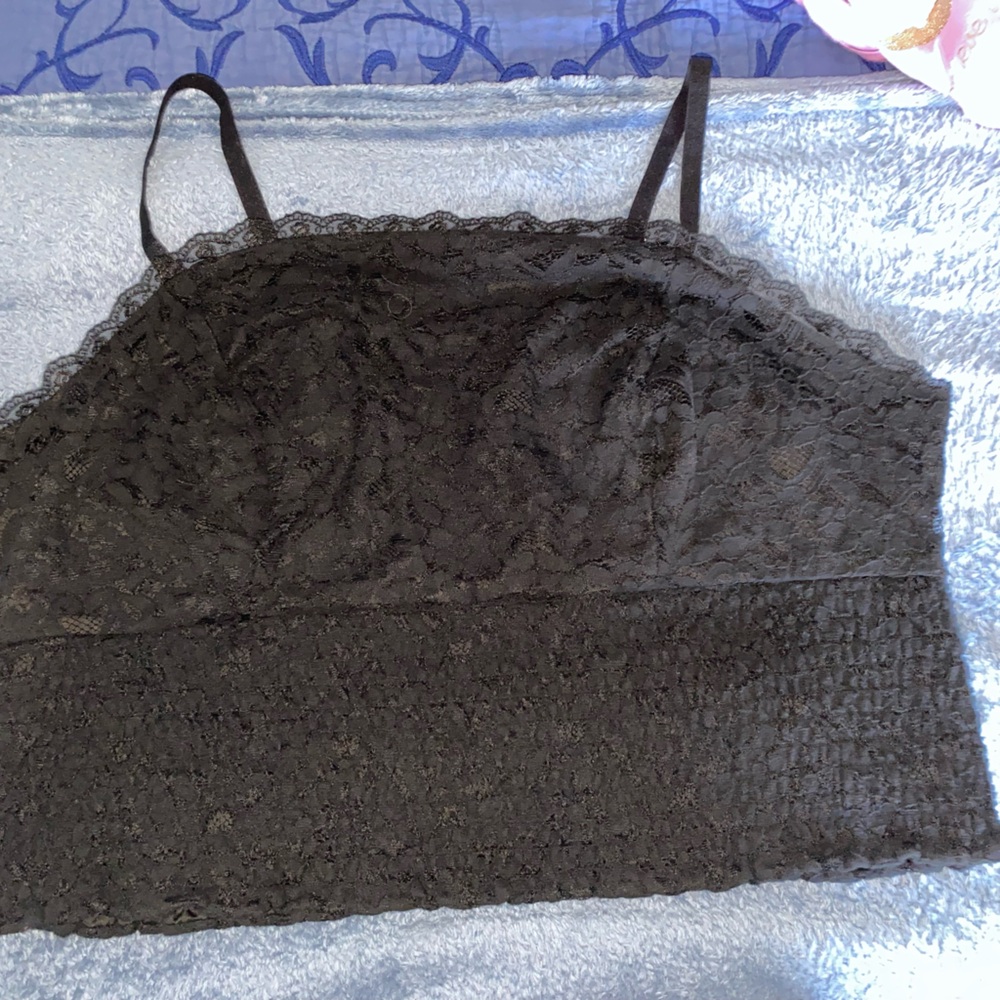 Beautiful lace crop